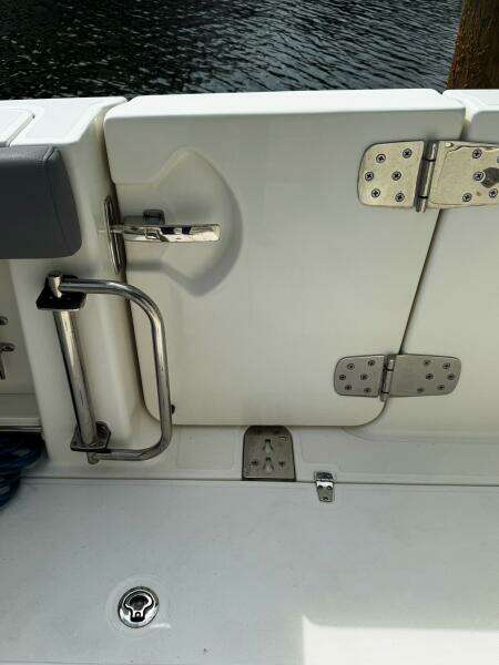 28ft Boston Whaler Yacht For Sale