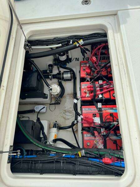 28ft Boston Whaler Yacht For Sale