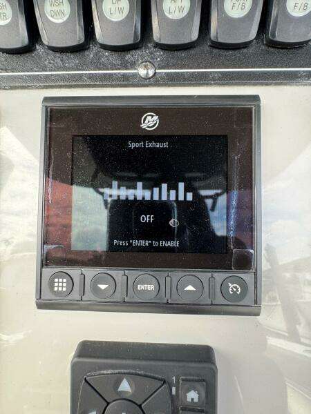 28ft Boston Whaler Yacht For Sale