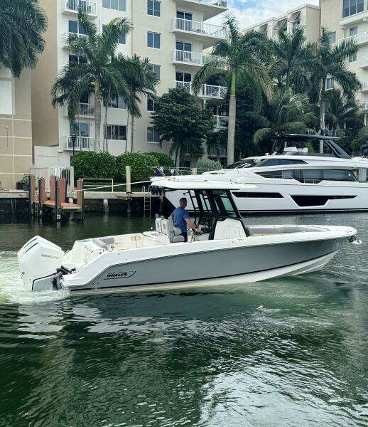 28ft Boston Whaler Yacht For Sale