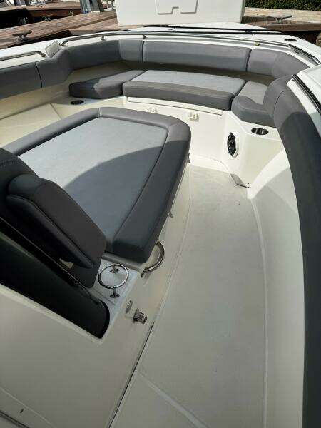 28ft Boston Whaler Yacht For Sale