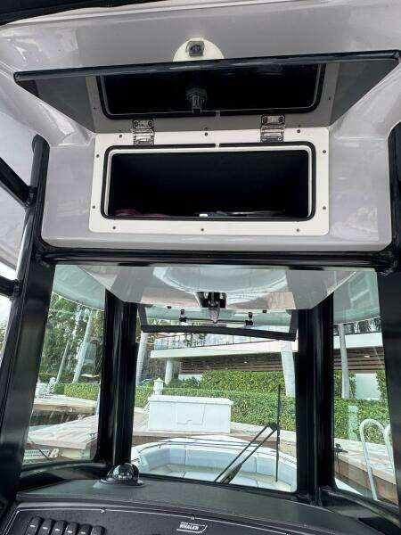 28ft Boston Whaler Yacht For Sale