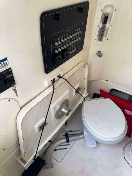 28ft Boston Whaler Yacht For Sale