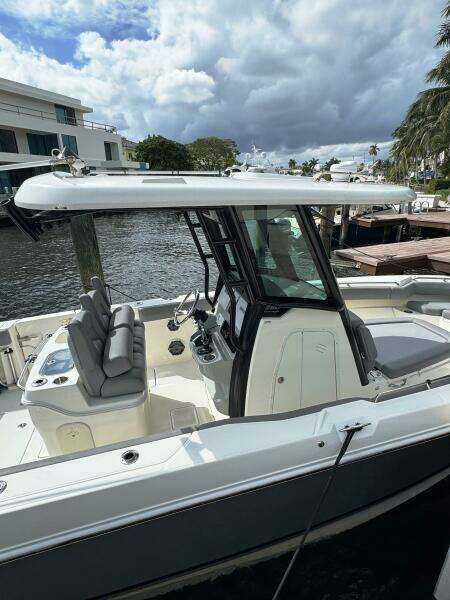 28ft Boston Whaler Yacht For Sale