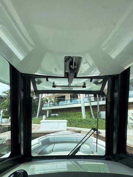 28ft Boston Whaler Yacht For Sale