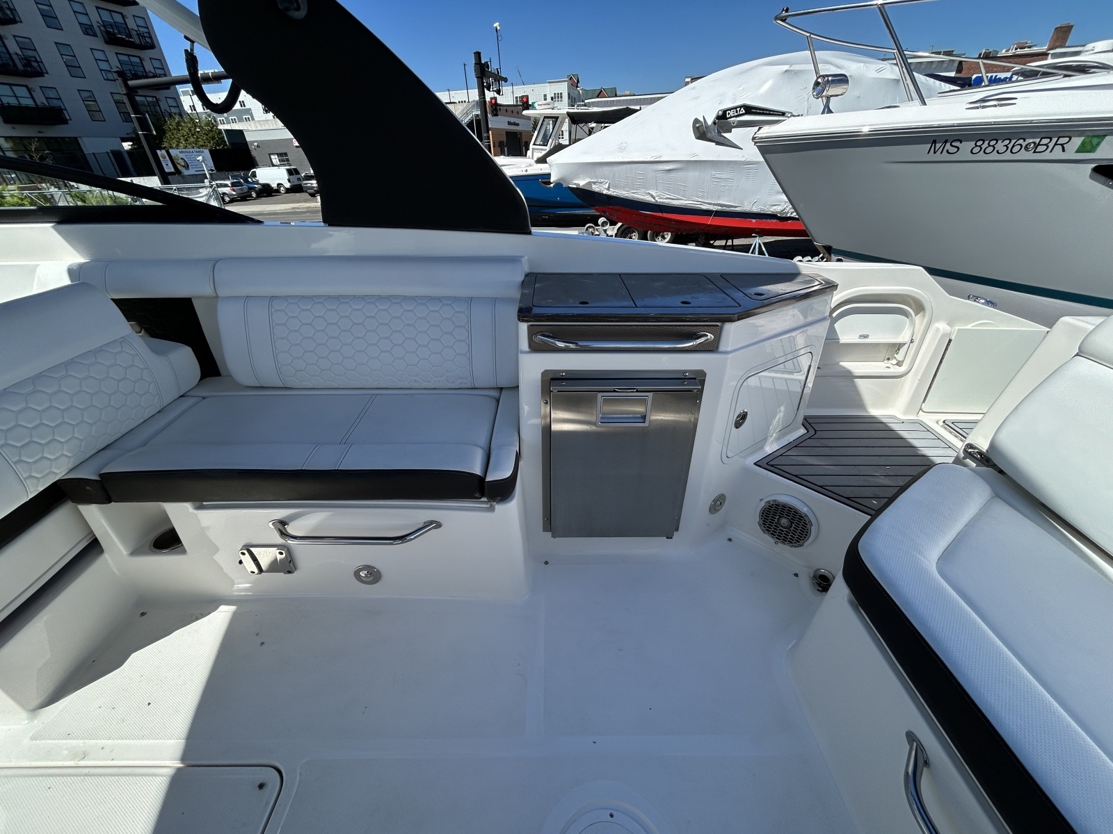 2018 Sea Ray SDX 290 Outboard