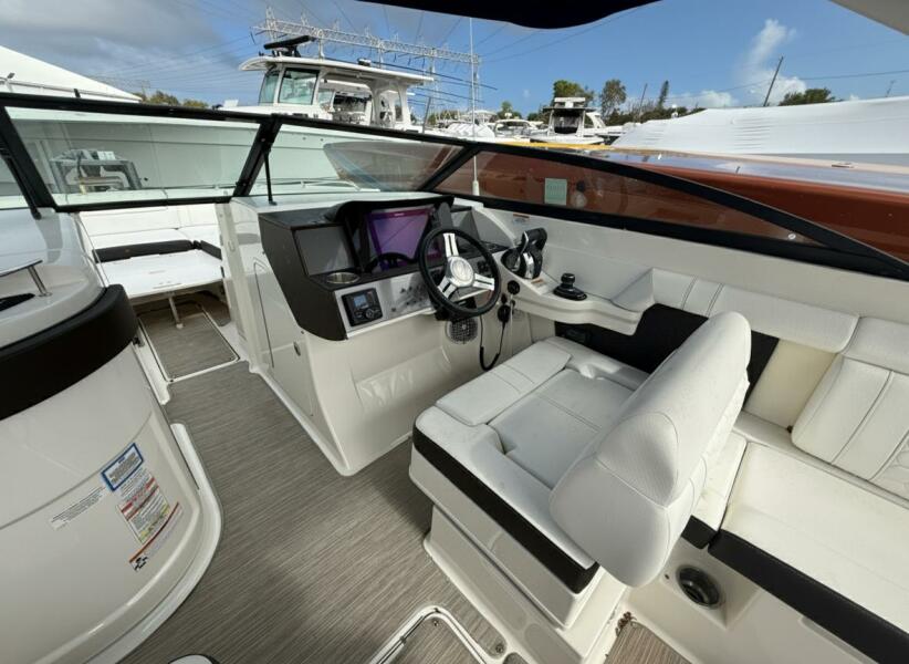 29' 2018 Sea Ray SDX 290 Outboard