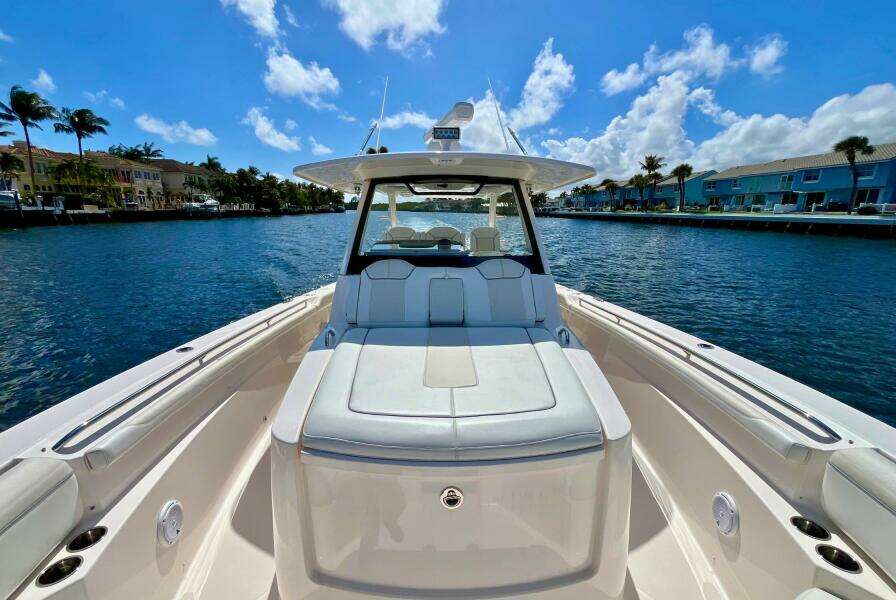 Pursuit 38 - PERSEVERANCE - Forward Seating