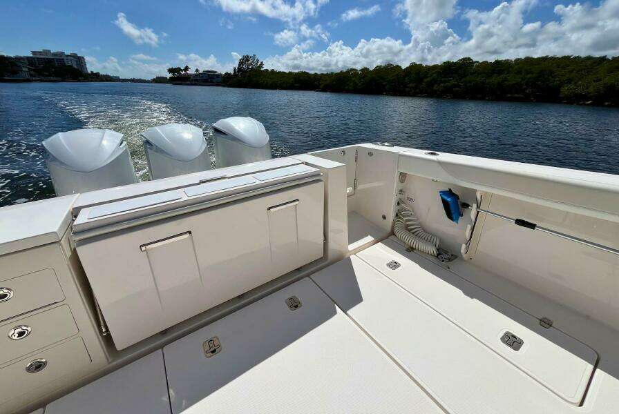 Pursuit 38 - PERSEVERANCE - Cockpit