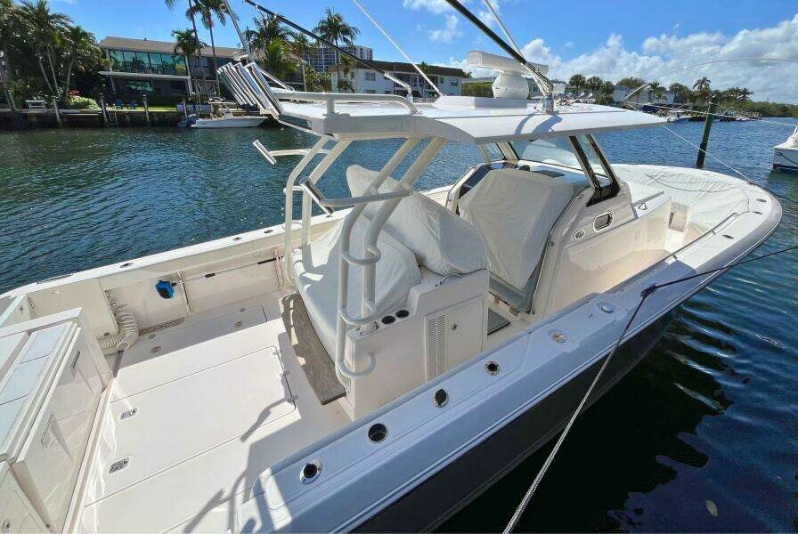 Pursuit 38 - PERSEVERANCE -  Exterior