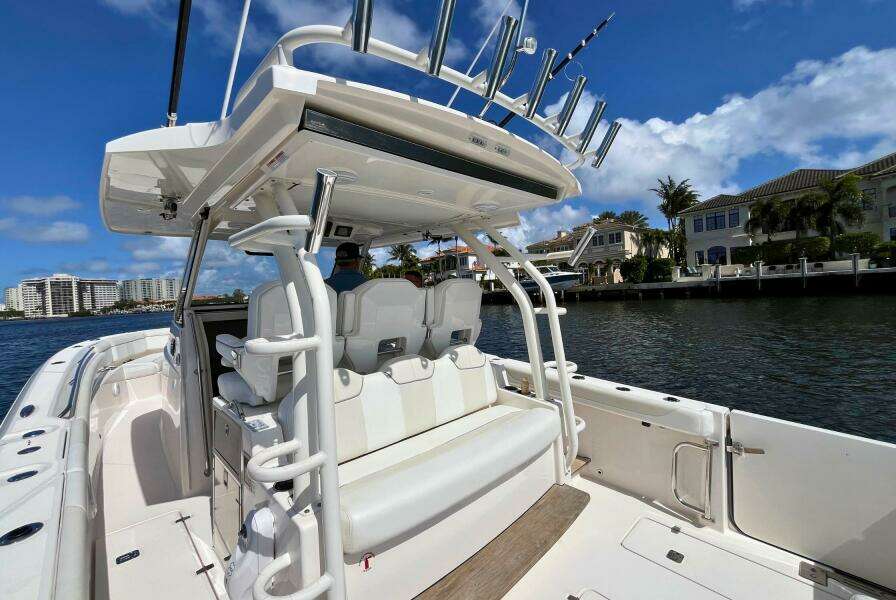 Pursuit 38 - PERSEVERANCE - Cockpit