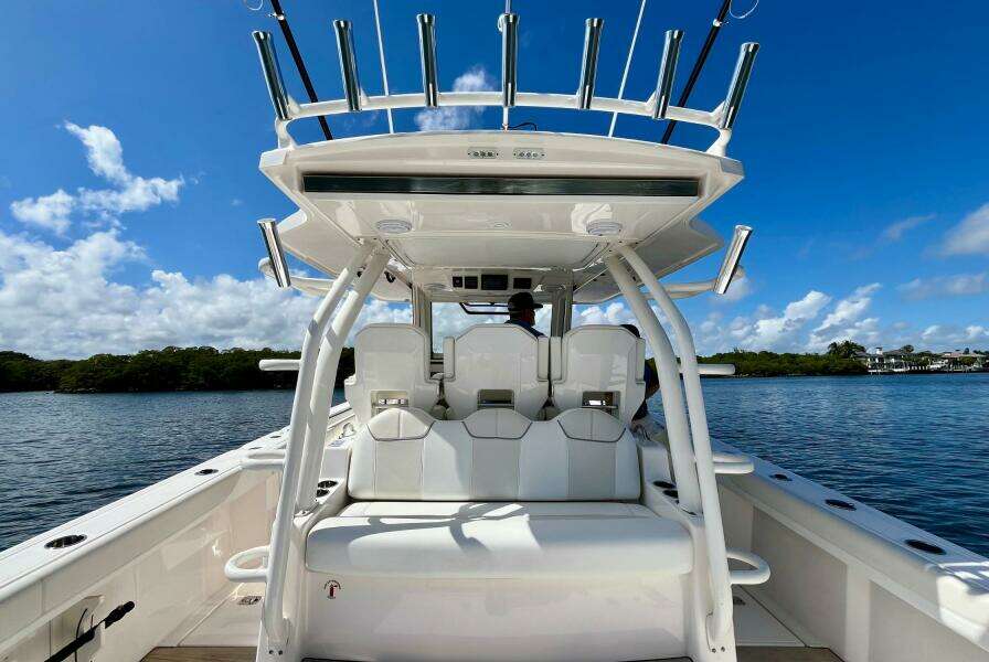 Pursuit 38 - PERSEVERANCE - Cockpit