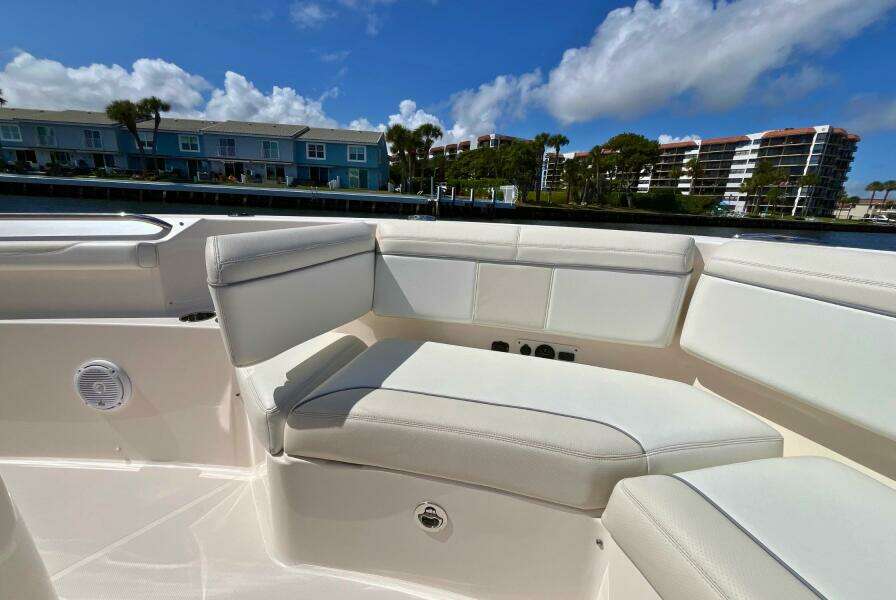 Pursuit 38 - PERSEVERANCE - Bow Seating