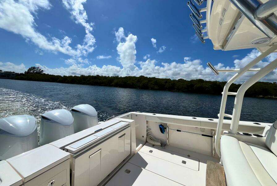 Pursuit 38 - PERSEVERANCE - Cockpit