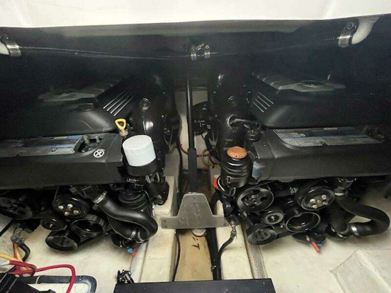 New Year 33ft Monterey Yacht For Sale