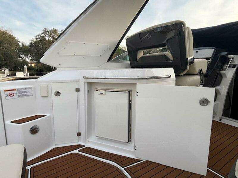 New Year 33ft Monterey Yacht For Sale
