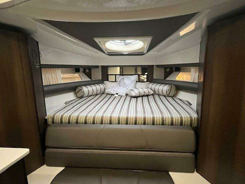 New Year 33ft Monterey Yacht For Sale