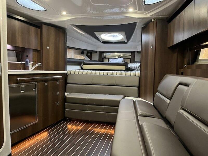 33' 2018 Monterey 335 Sport Yacht