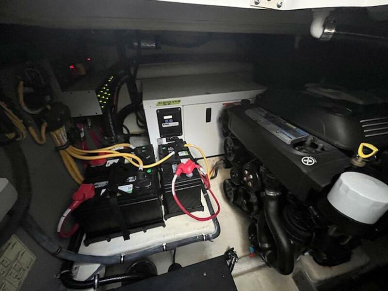 33' 2018 Monterey 335 Sport Yacht