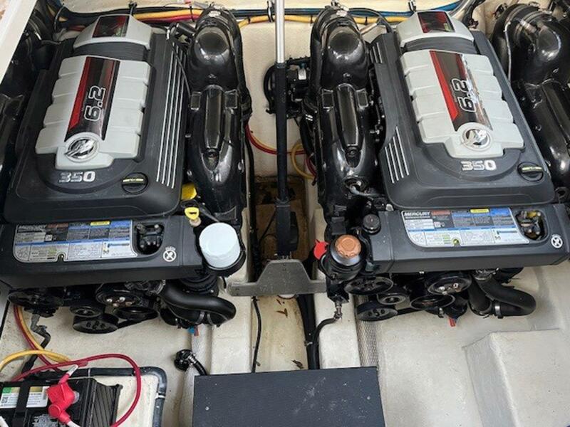 33' 2018 Monterey 335 Sport Yacht