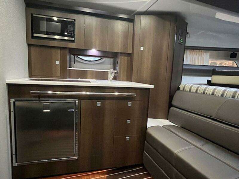 New Year 33ft Monterey Yacht For Sale