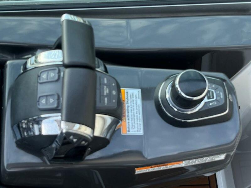 33' 2018 Monterey 335 Sport Yacht