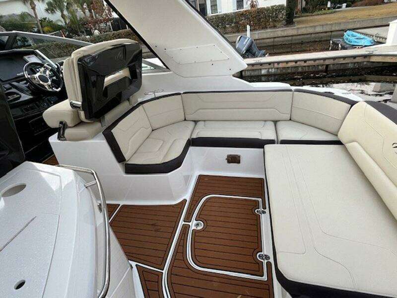New Year 33ft Monterey Yacht For Sale