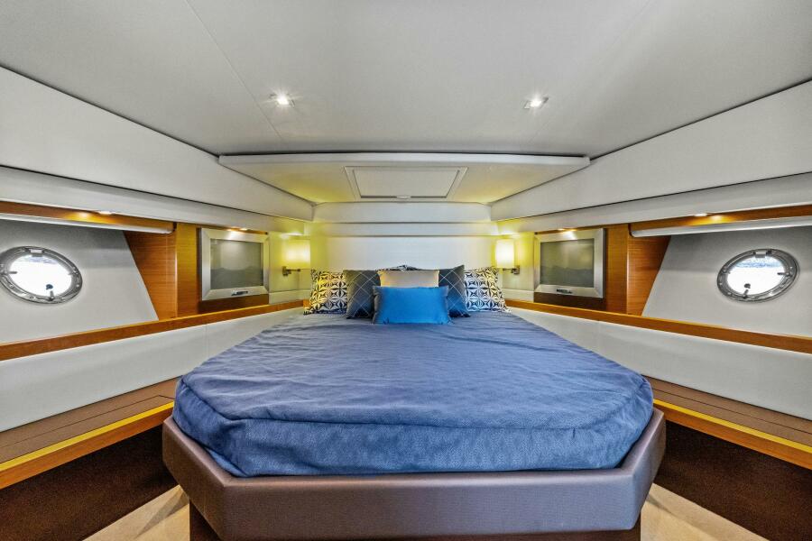 44' 2018 Tiara Yachts C44