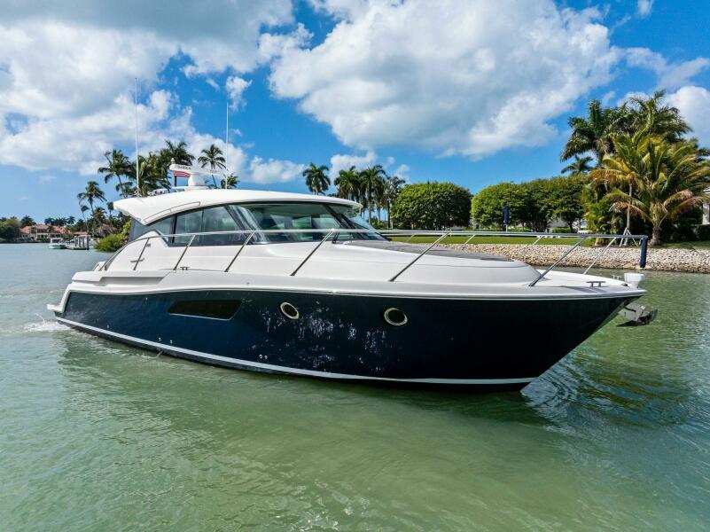 44' 2018 Tiara Yachts C44