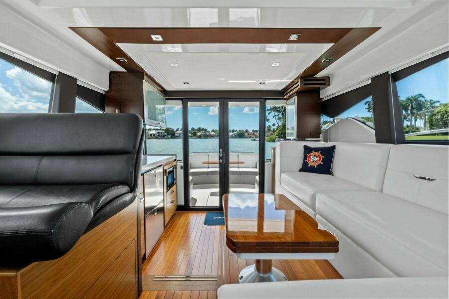 44' 2018 Tiara Yachts C44