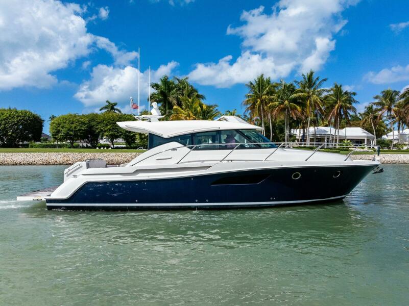 44' 2018 Tiara Yachts C44