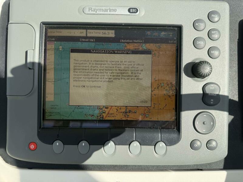 32' 2007 Century 3200 WA