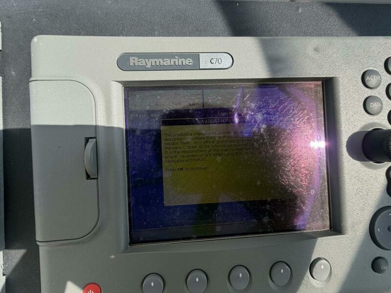 32' 2007 Century 3200 WA