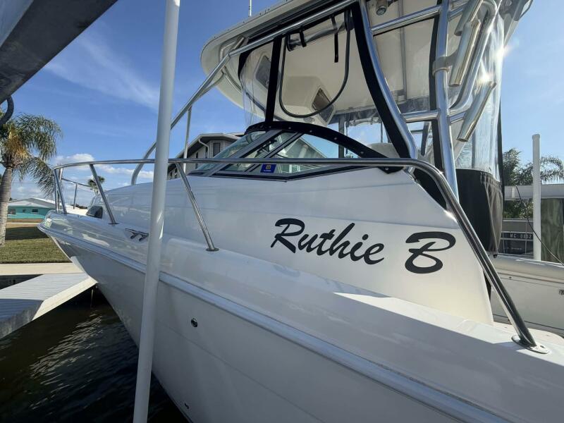 32' 2007 Century 3200 WA