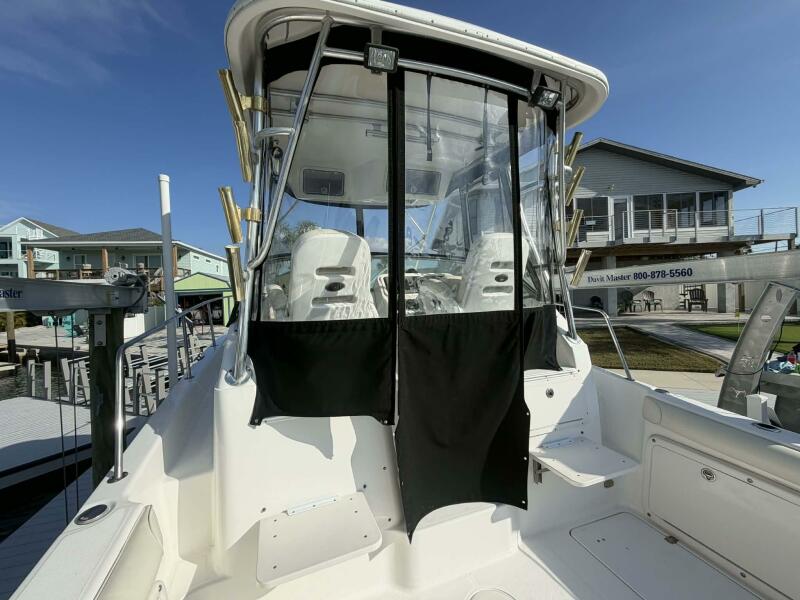 32' 2007 Century 3200 WA