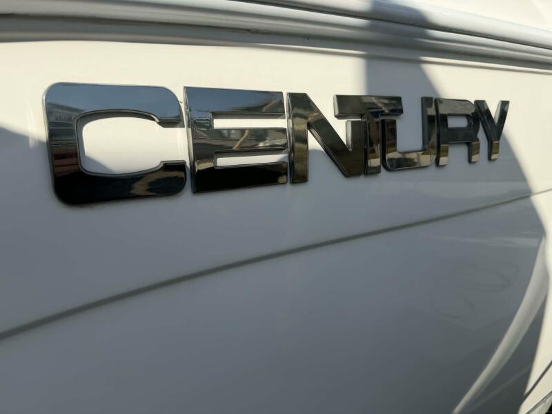 32' 2007 Century 3200 WA