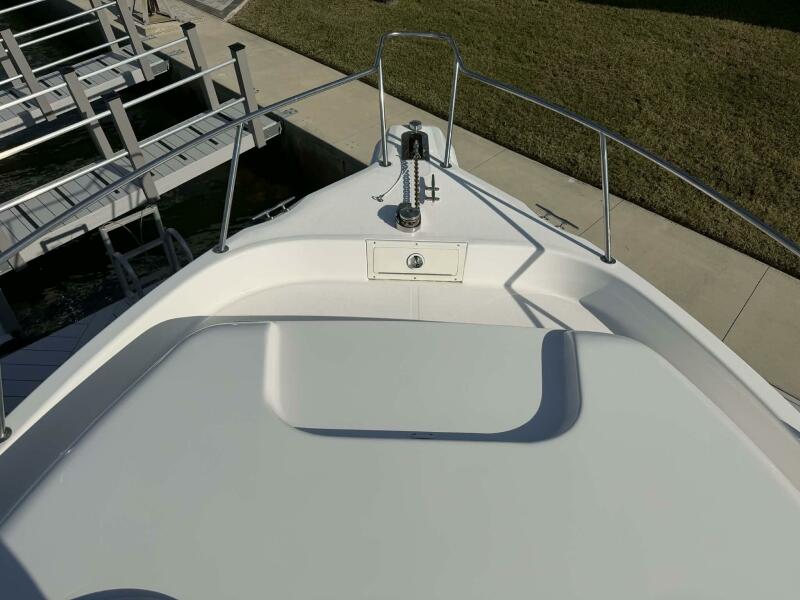 32' 2007 Century 3200 WA