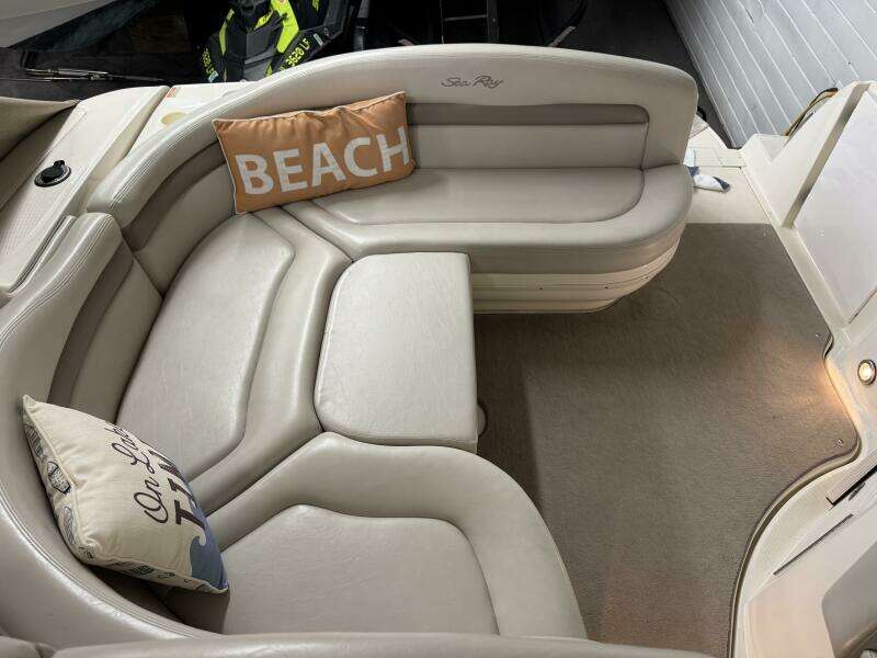 32ft Sea Ray Yacht For Sale