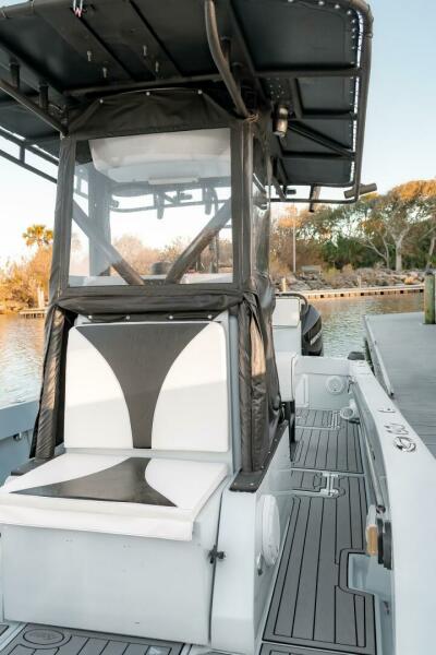 29' 2005 SeaVee 290B