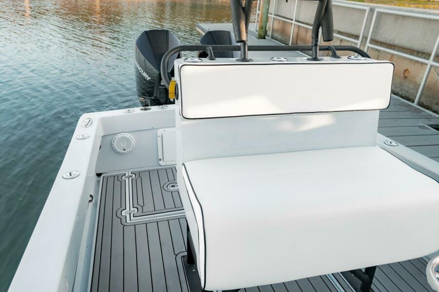 29' 2005 SeaVee 290B