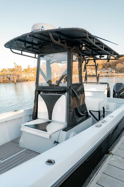 29' 2005 SeaVee 290B