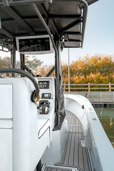 29' 2005 SeaVee 290B