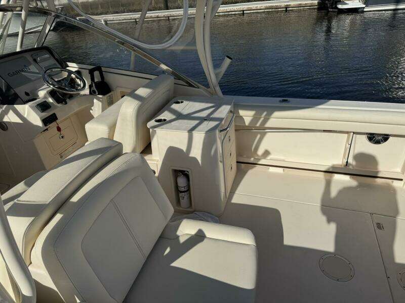 27ft Grady White Yacht For Sale