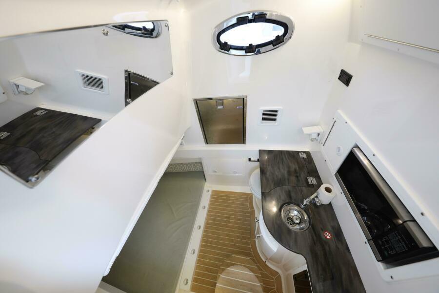 34' 2018 Regulator 34 SS