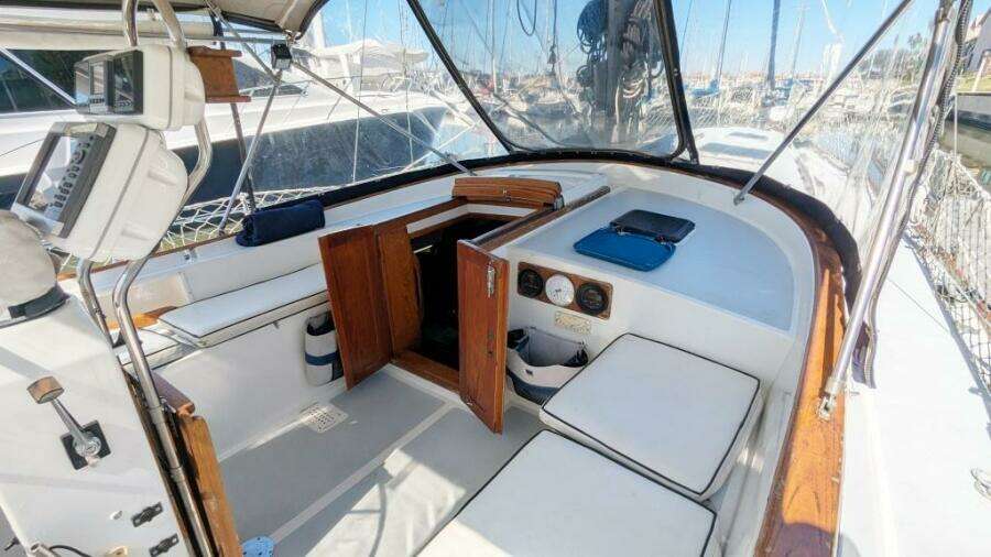 UBUNTU 46ft Morgan Yacht For Sale