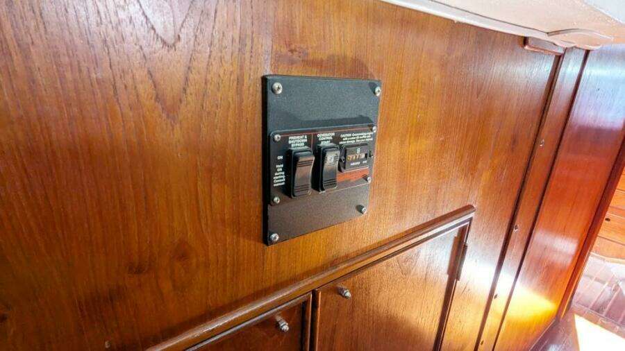 UBUNTU 46ft Morgan Yacht For Sale