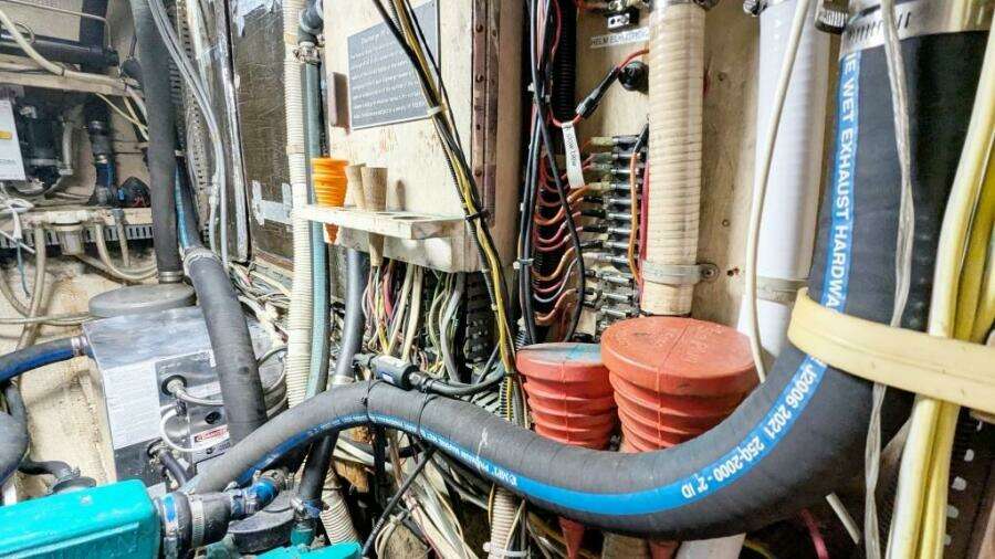 UBUNTU 46ft Morgan Yacht For Sale