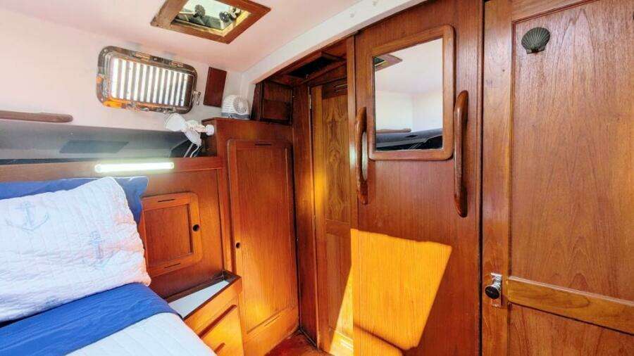 UBUNTU 46ft Morgan Yacht For Sale