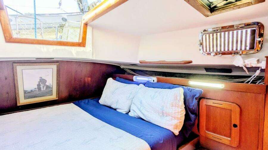 UBUNTU 46ft Morgan Yacht For Sale