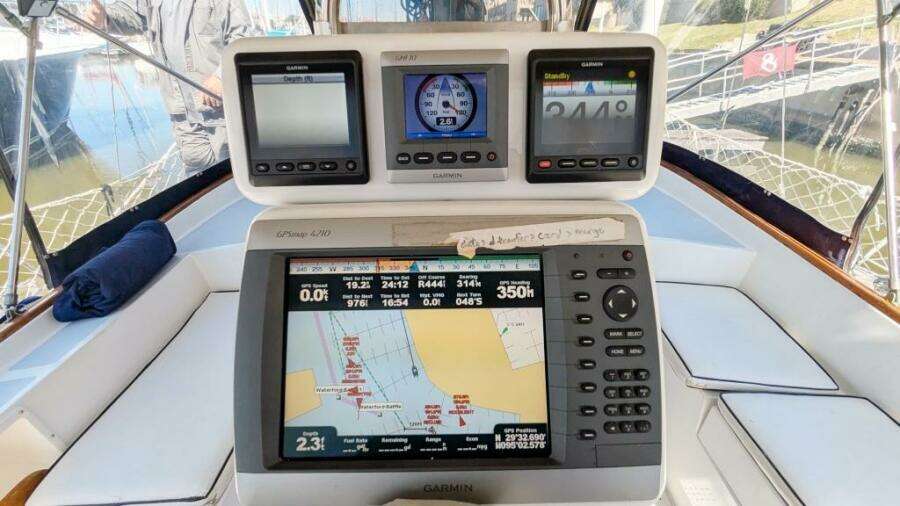 UBUNTU 46ft Morgan Yacht For Sale